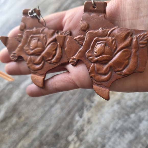 Handcrafted Leather Texas Earrings - Brown - Picture 2 of 2
